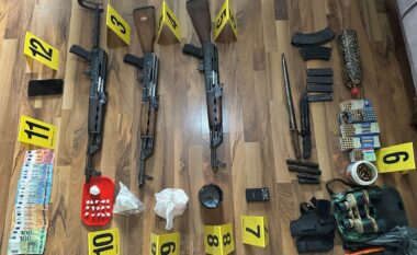 Fushë Kosovë, arrestohen dy të dyshuar për trafikim me narkotikë dhe posedim armësh – njëri gëlltiti qesen me kokainë gjatë arrestimit