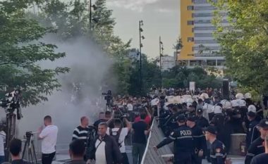 Protesta para Bashkisë së Tiranë, tre të proceduar dhe tre të tjerë në kërkim