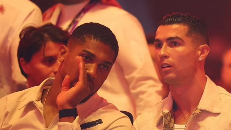 Cristiano Ronaldo dhe Anthony Joshua prezent në meçin e shumëpritur mes Fury dhe Usyk