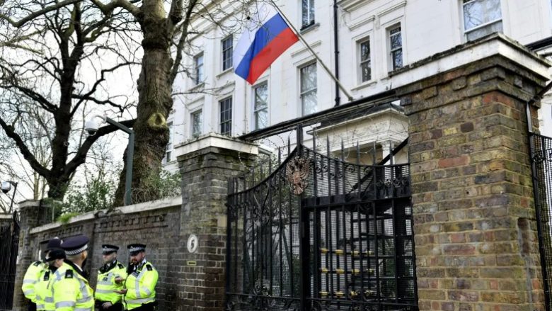 Britania dëbon diplomatin rus – por pse tani po veprojnë britanikët