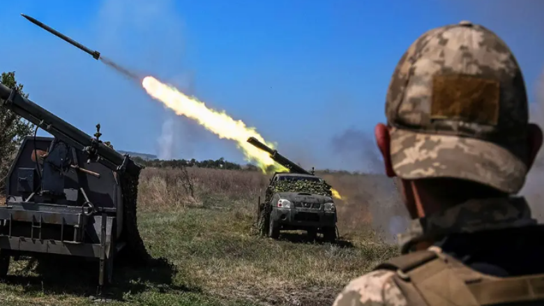 SHBA-ja po mendon ta lejojë Ukrainën të përdorë armët amerikane për ta sulmuar Rusinë?