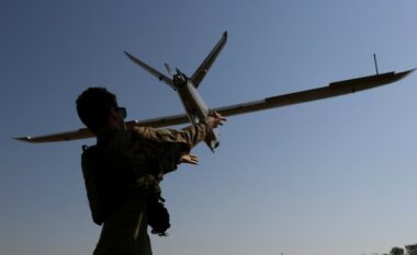 Dronët ukrainas mund të godasin qindra kilometra brenda Rusisë, thotë zyrtari i Moskës