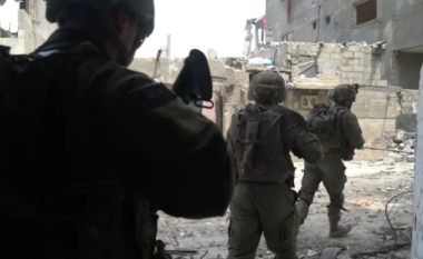 Forcat izraelite depërtojnë thellë në Rafah