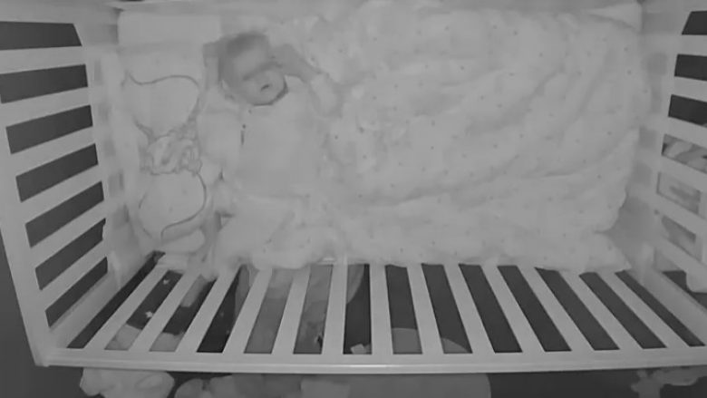 Britanikja dëgjoi zhurma të çuditshme në dhomën e foshnjës - analizoi audio regjistrimin dhe arriti në një përfundim të tmerrshëm