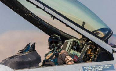 Grupi i parë i pilotëve ukrainas diplomohet në trajnimin amerikan për F-16