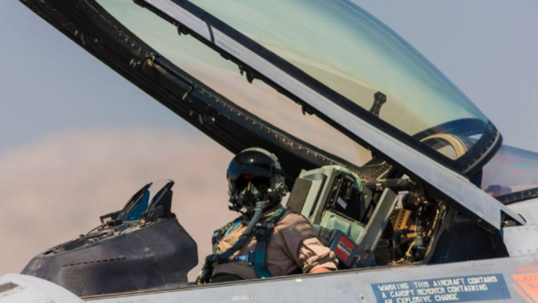 Grupi i parë i pilotëve ukrainas diplomohet në trajnimin amerikan për F-16