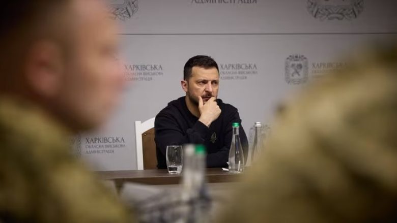 Zelensky thotë se situata është “e vështirë”, gjatë vizitës së tij në Kharkiv