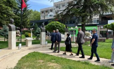 Peja nderoi ish-ushtarakun, dëshmorin e kombit Ahmet Gjikolli në 25-vjetorin e rënies