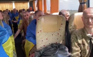 Pamje emocionuese – pas dy viteve në robëri në Rusi, lirohen disa të burgosur ukrainas