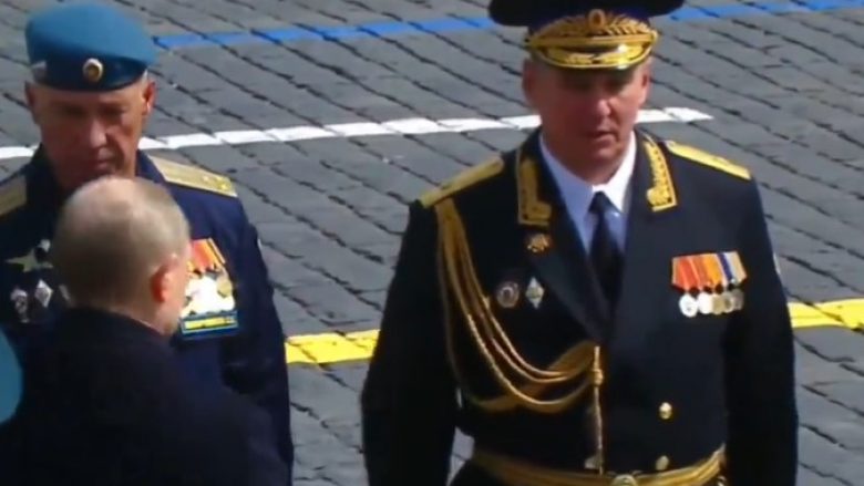 Dy ushtarakë e poshtërojnë Vladimir Putinin – nuk pranojnë ta përshëndesin presidentin rus