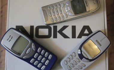 Nokia 3210 e re (e vjetër) dhe sigurisht “gjarpri”