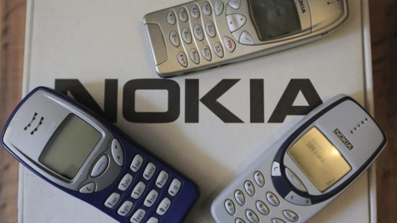 Nokia 3210 e re (e vjetër) dhe sigurisht “gjarpri”