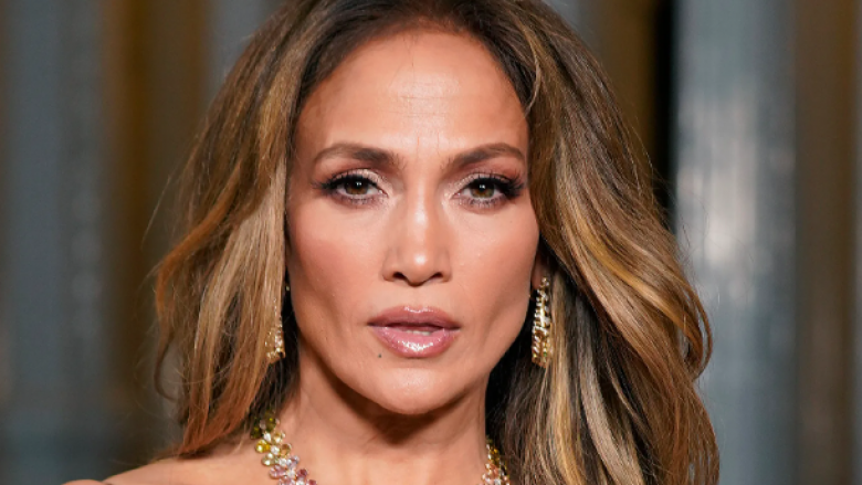 Një stjuardesë greke ndan përvojën e tmerrshme me Jennifer Lopez: Nëse do të ishte dikush tjetër, do të thërrisnim policinë