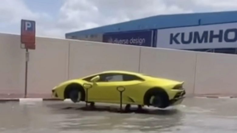 Pamjet që janë bërë virale – zbulohet historia e Lamborghinit ‘të braktisur’ dhe pa rrota
