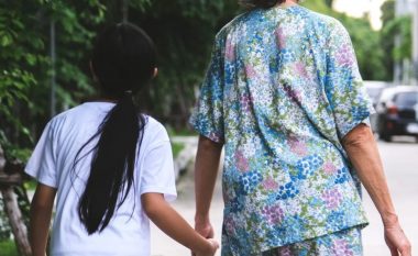 Kinezja rrëmben një vajzë 11-vjeçare për ta rritur si gruan perfekte për djalin e saj