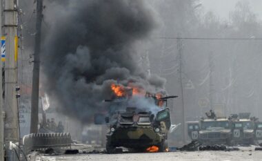 Rusia po i afrohet me shpejtësi një “rekordi të zi” të humbjeve të automjeteve të blinduara të personelit në Ukrainë