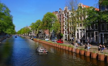 Amsterdami më i shtrenjtë në Evropë – gati gjysmë milioni euro për një vend parkim!
