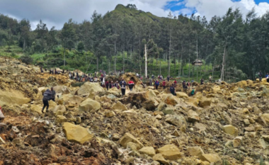 Më shumë se 670 të vdekur nga rrëshqitja e dheut në Papua Guinenë e Re