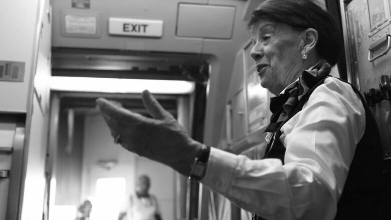 Ka vdekur stjuardesa me përvojën më të gjatë të punës në botë – ajo u shërbeu mysafirëve në aeroplan për gati 67 vjet