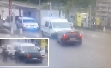 I bllokuan lëvizjen, pastaj filluan të shtënat – momenti i sulmit ndaj një autokolone të burgut në Francë ku u vranë dy zyrtarë dhe u arratis një i burgosur