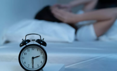 Lajm i mirë për ata që vuajnë nga pagjumësia, një ndryshim i vogël i përditshëm mund të përmirësojë gjumin