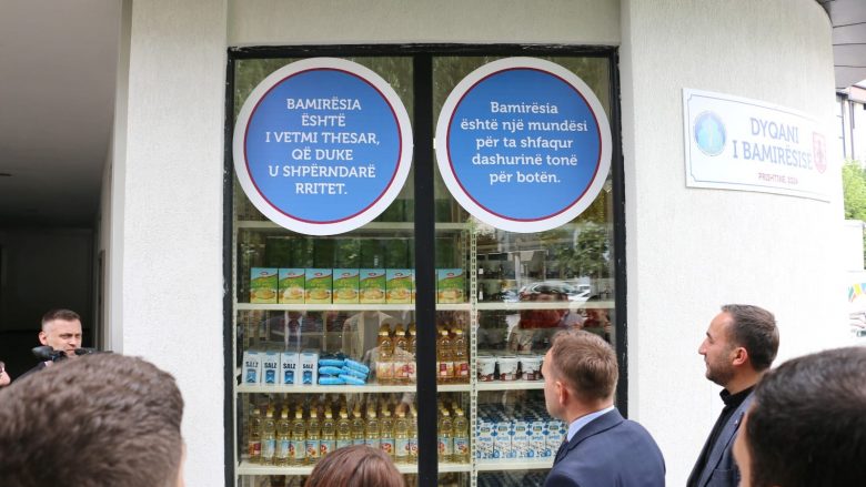 Hapet dyqani i parë social në Prishtinë, Rama: Qytetarët në nevojë mund të furnizohen çdo muaj falas me produkte ushqimore e higjienike