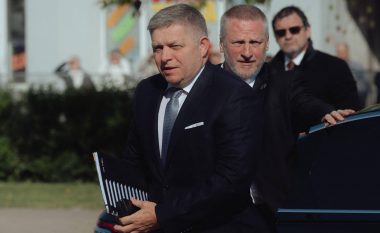 Qeveria sllovake: Fico po lufton për jetën, gazetarët janë ndër fajtorët për sulmin
