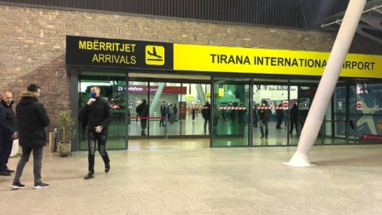 Pasagjeri pret venat, avioni bën ulje emergjente në aeroportin e Tiranës