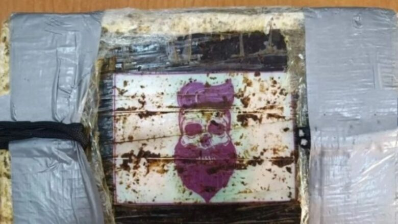 U kap me 210 kilogramë kokainë në Pire, kush është koka e trafikut të drogës me origjinë nga Patosi
