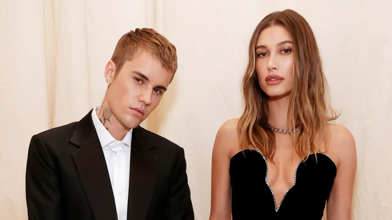 Hailey dhe Justin zbuluan se do të bëhen prindër së shpejti, reagon nëna e këngëtarit