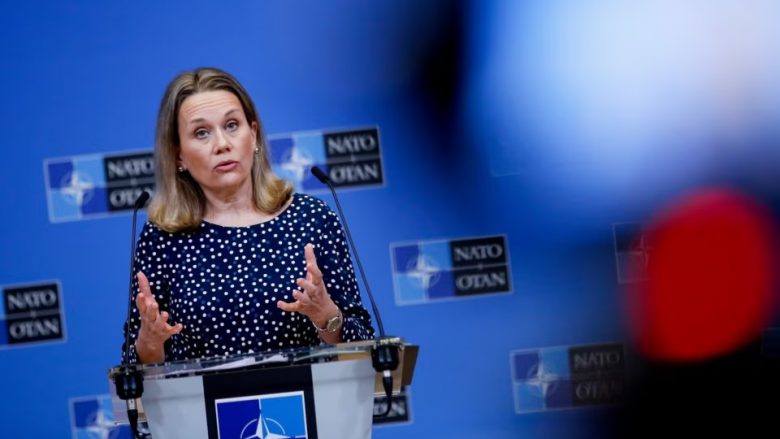 Ambasadorja amerikane në NATO: Duhet të adresohet çështja e katër vendeve të Aleancës që nuk e njohin Kosovën
