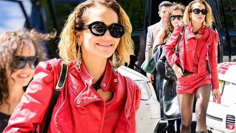 Rita Ora duket mbresëlënëse në të kuqe, ndërsa shoqërohet nga bashkëshorti dhe motra e saj në New York