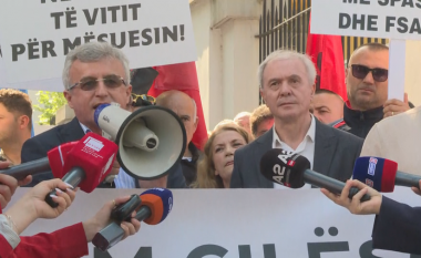 Arsimtarët protestë për 1 Maj, marshojnë drejt Ministrisë së Arsimit në Tiranë