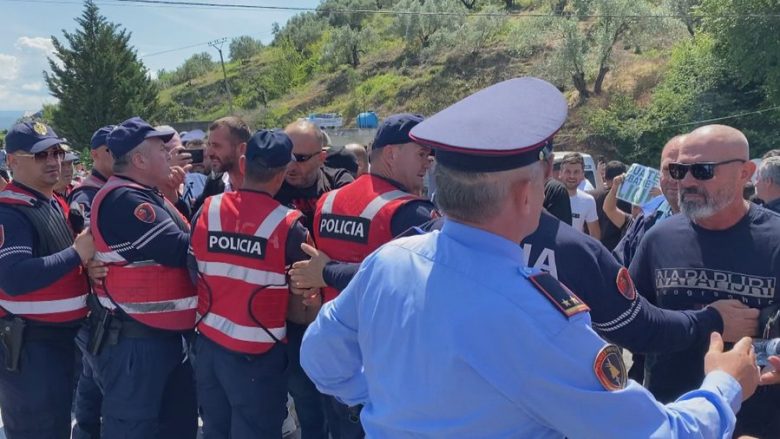 Fermerët e Lushnjës, Beratit dhe Fierit në protestë, ankohen për çmimet