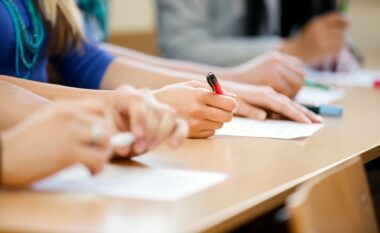 Provimi i maturës shtetërore u shpërnda në Viber, Qendra Shtetërore e Provimeve sot mban mbledhje