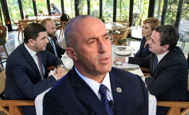 Haradinaj për takimin Kurti-Krasniqi: Duket që kryeministrit po i rrëshqet toka nën këmbë, dëshpërimisht po e kërkon shpëtim