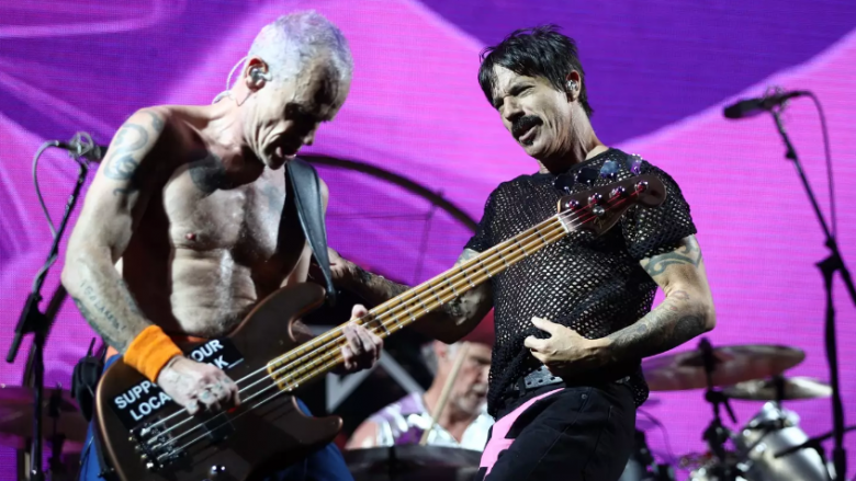 Fansat e “Red Hot Chili Peppers” zotohen se nuk do t’i shohin më të performojnë pas shfaqjes ‘zhgënjyese’