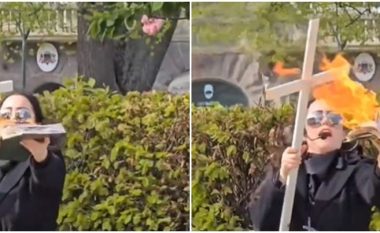 Në njërën dorë kryqin, në tjetrin Kuranin duke u djegur në Malmo – video dramatike u transmetua live në rrjetet sociale