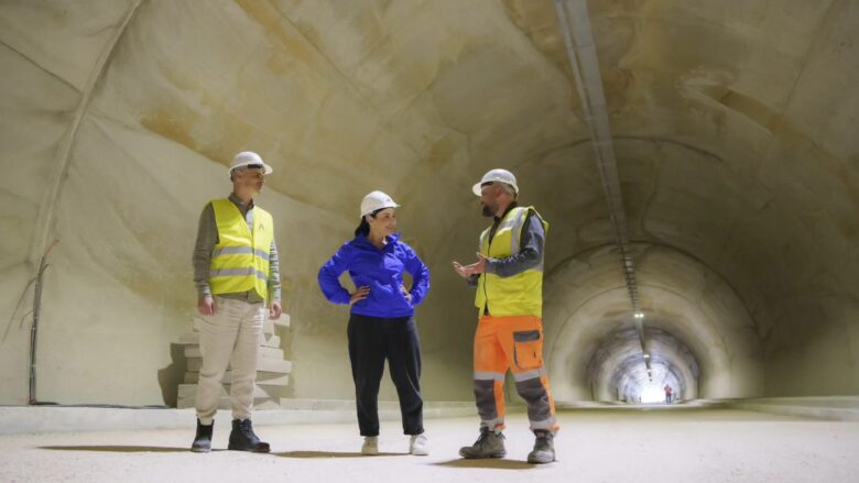 Përfundojnë rreth 90 për qind e punimeve në tunelin e Llogarasë, Balluku: Gati në afatin që kemi premtuar