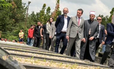 Kryeministri Kurti përkujtoi martirët e Tusuzit: Nuk ka asnjë brez të shqiptarëve që nuk ka kaluar së paku në një luftë