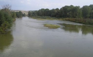 Gjendet një trup i pajetë në ujërat e lumit Vardar në Veles