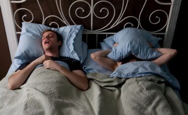 Gërhitja gjatë gjumit mund të jetë shenjë e kësaj sëmundjeje