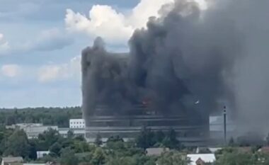 Zjarri kaplon ndërtesën e qendrës kërkimore në Moskë, zhvillonte sisteme radioelektronike për ministrinë e Mbrojtjes