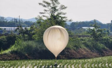 Koreja e Veriut dërgon 600 balona të tjera me plehra në Korenë e Jugut