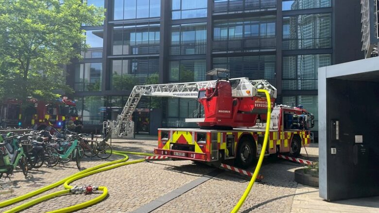 Zjarr në Kopenhagë, digjet ndërtesa e ministrisë së Financave