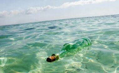 Pinë nga shishet që i gjetën në det, humbin jetën katër peshkatarët në Shri Lankë