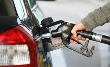 Gabimet që shumë shoferë i bëjnë kur mbushin rezervuarin me karburant – veprime që mund të dëmtojnë veturën