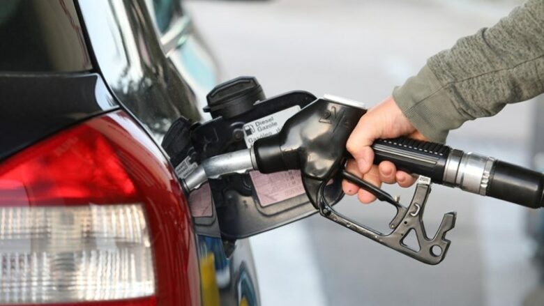 Gabimet që shumë shoferë i bëjnë kur mbushin rezervuarin me karburant – veprime që mund të dëmtojnë veturën  