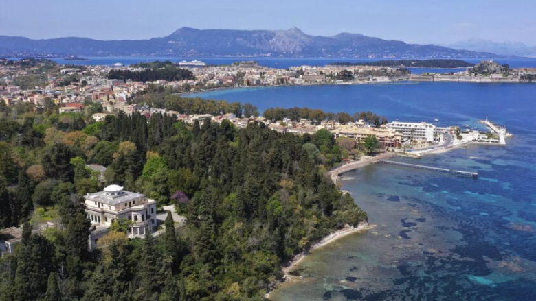 Një turist amerikan është gjetur i vdekut në ishujt grekë, ndërsa tre të tjerë mbeten të zhdukur