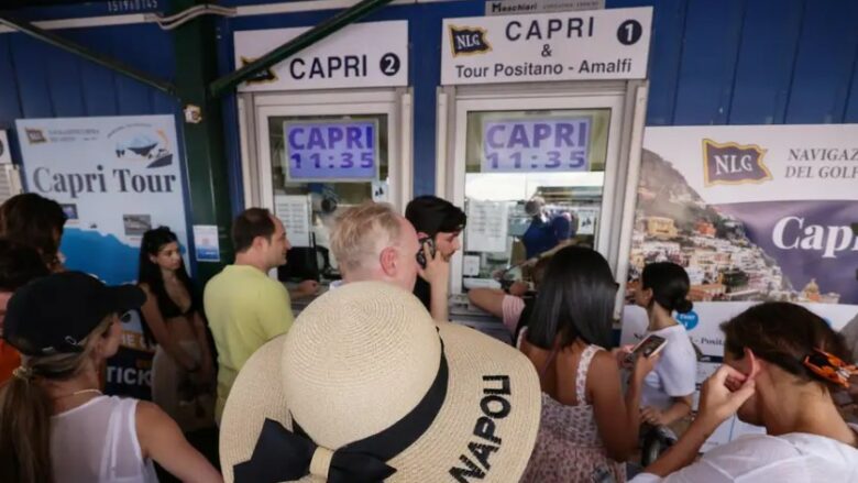 Kryebashkiaku i ishullit italian Capri, bllokon shkuarjen e turistëve për shkak të mungesës së ujit